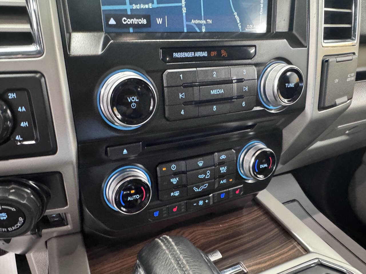 Used 2016 Ford F150 Lariat w/ Equipment Group 502A Luxury AWD/4WD image 39