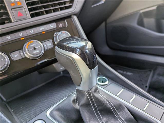 Used 2024 Volkswagen Jetta SE w/ Black Wheel Package image 12