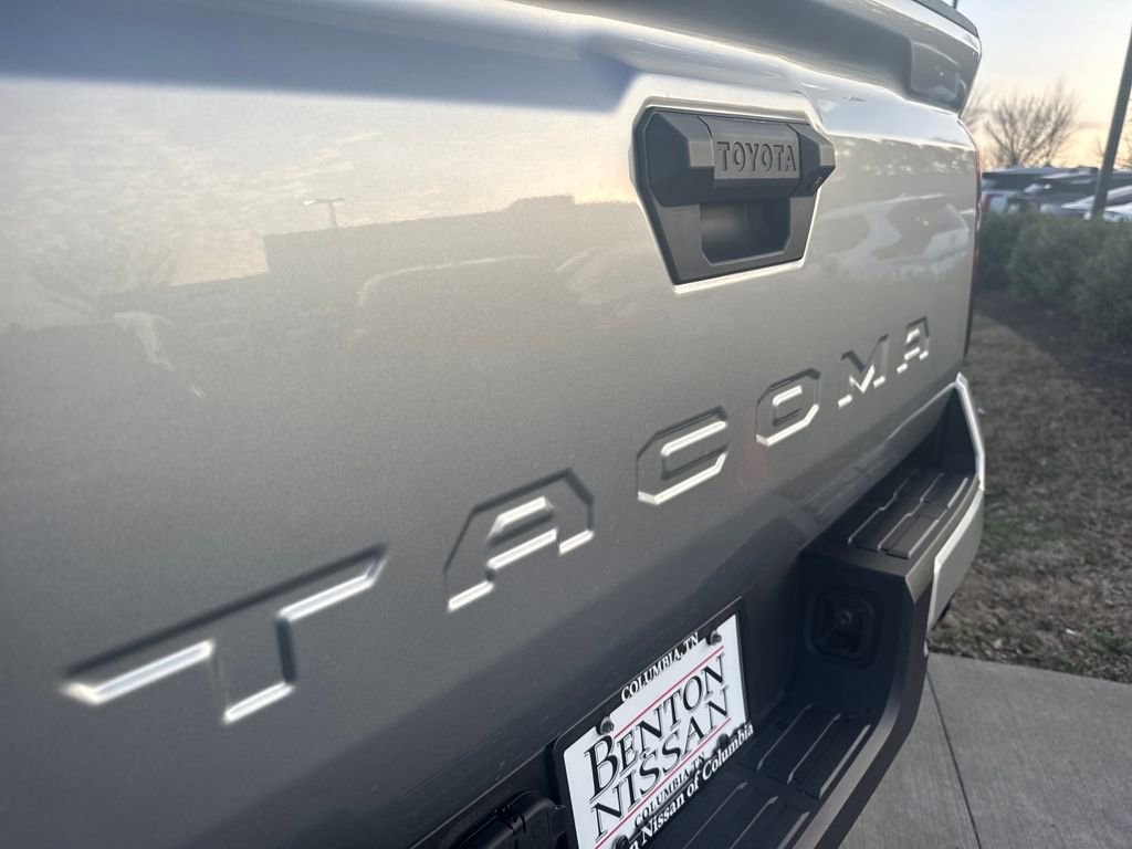 Used 2024 Toyota Tacoma TRD Off-Road image 43