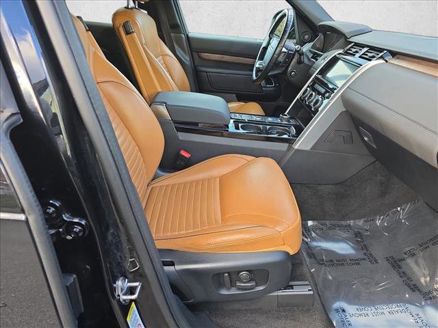 Used 2020 Land Rover Discovery HSE image 10