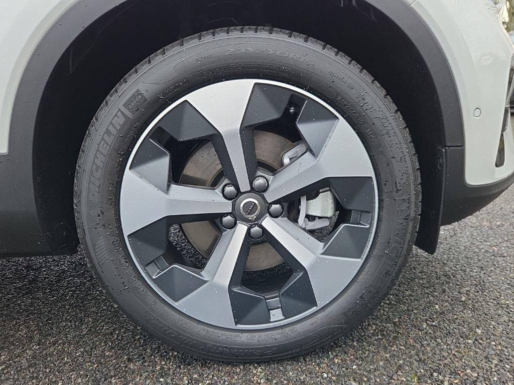 New 2026 Volvo XC40 B5 Plus w/ Protection Package Premier AWD/4WD image 10