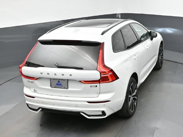 Used 2024 Volvo XC60 B5 Plus AWD/4WD image 46
