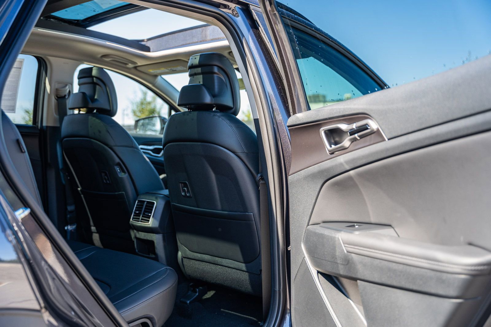 New 2026 Kia Sportage EX w/ EX Panorama Roof Package image 8