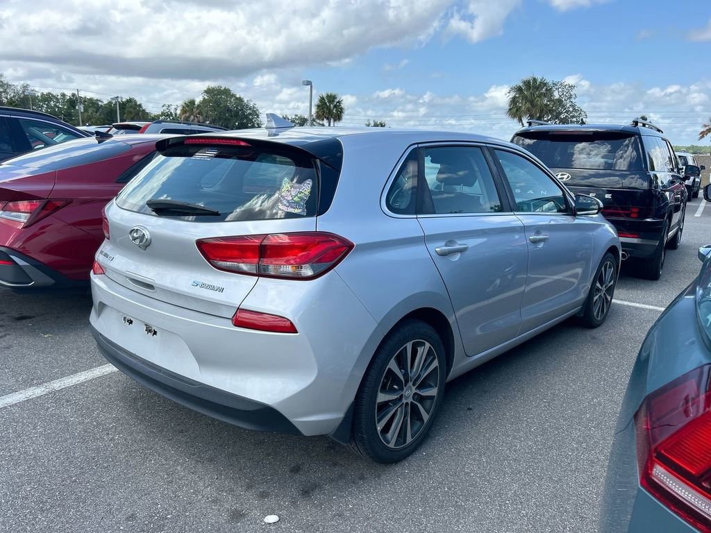 Used 2018 Hyundai Elantra GT FWD image 2