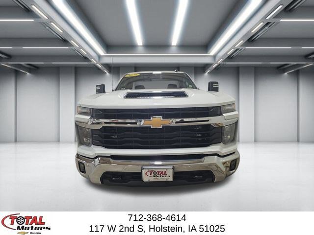 Used 2025 Chevrolet Silverado 3500 LT AWD/4WD image 3