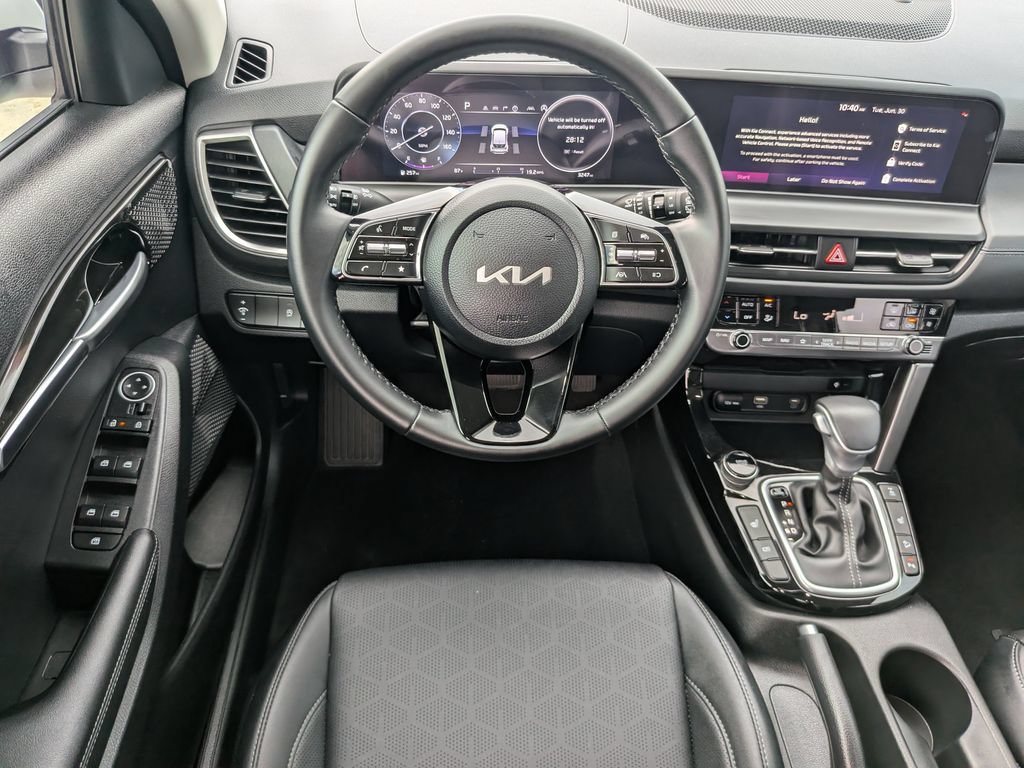 Certified 2025 Kia Seltos EX w/ EX Sunroof Package AWD/4WD image 16