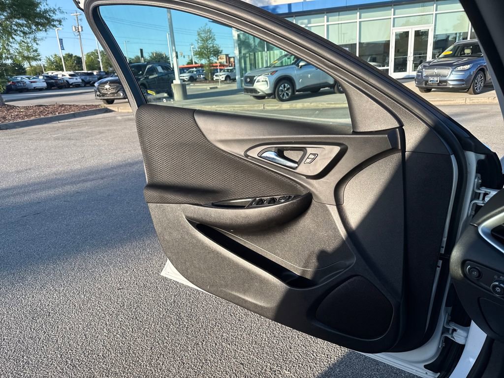Used 2024 Chevrolet Malibu LT FWD image 17