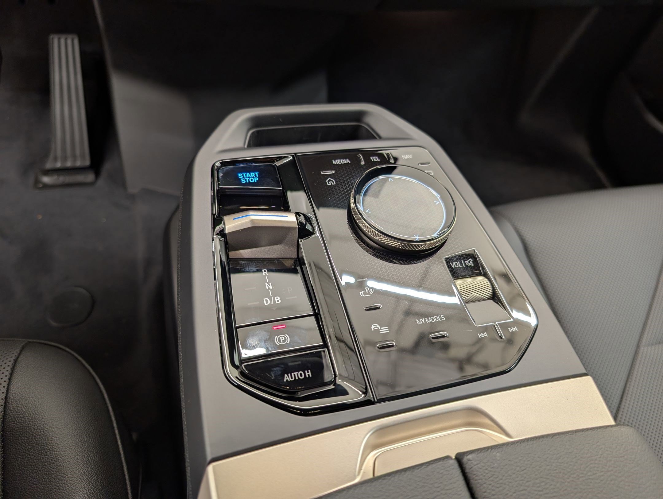 New 2026 BMW iX xDrive45 image 23