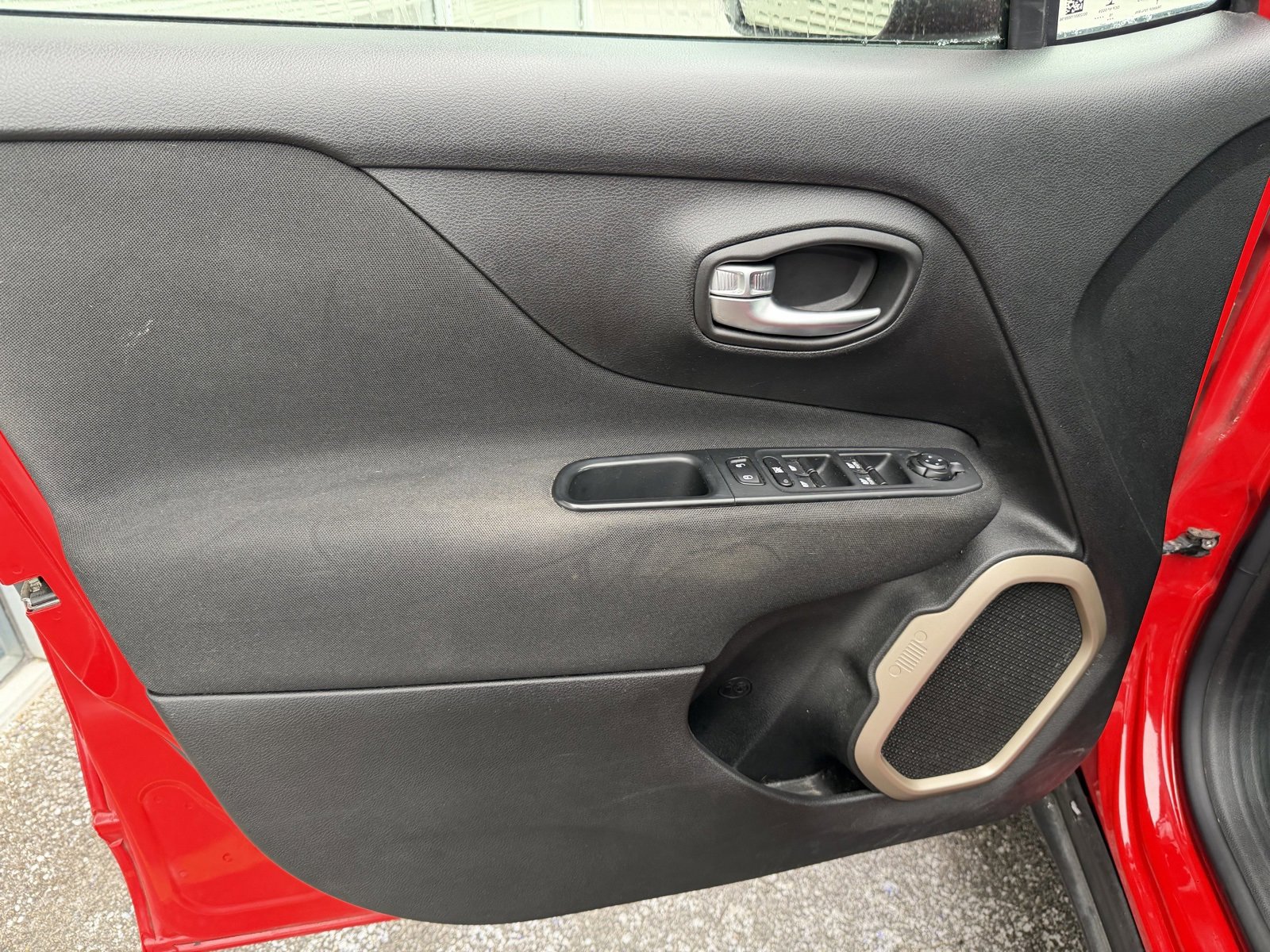 Used 2017 Jeep Renegade Latitude w/ Cold Weather Group image 15