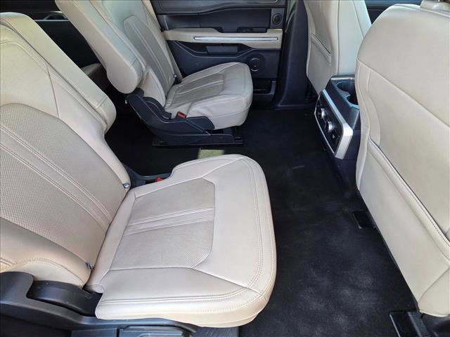 Used 2024 Ford Expedition Limited image 19