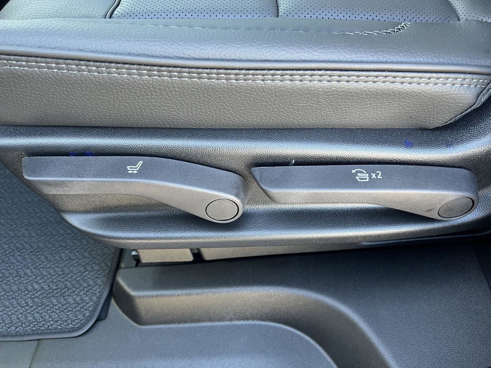 New 2026 GMC Yukon Denali w/ Sun & Power Step Package image 41