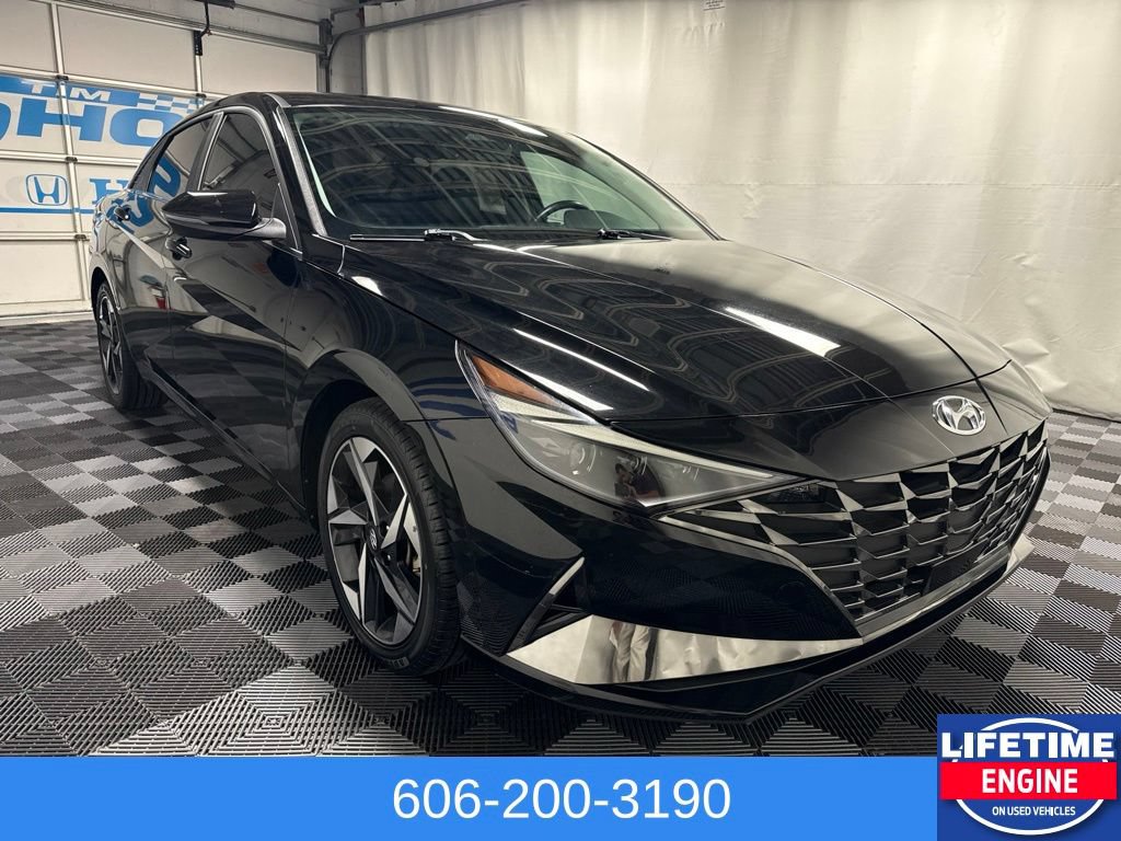 Used 2023 Hyundai Elantra Limited w/ Cargo Package FWD image 4