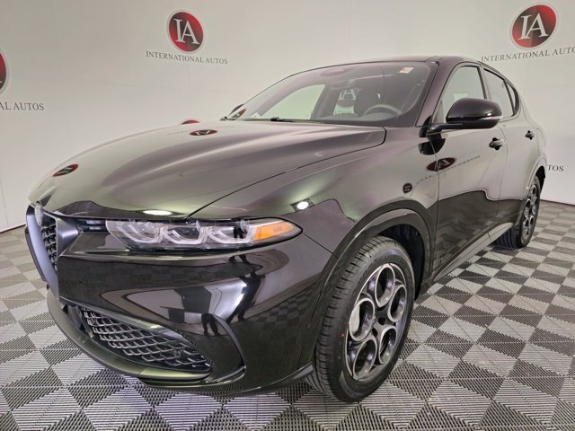 Used 2025 Alfa Romeo Tonale w/ Premium Package AWD/4WD image 4