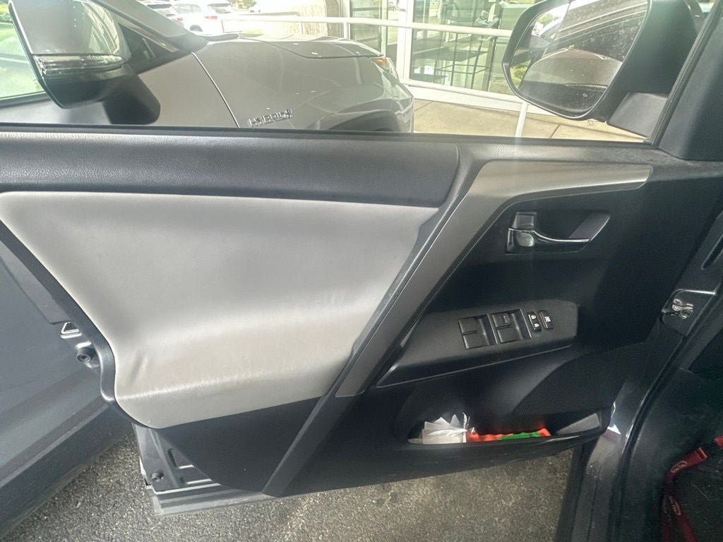 Used 2017 Toyota RAV4 XLE w/ Carpet Mat Package AWD/4WD image 14