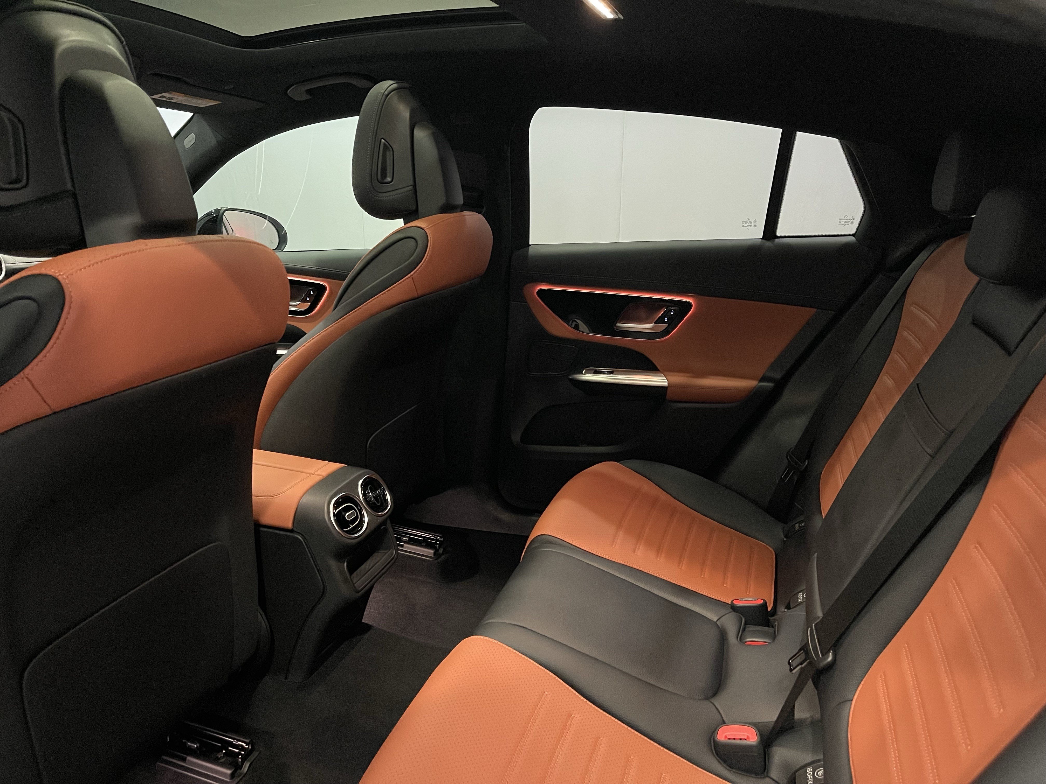 Used 2024 Mercedes-Benz GLC 300 4MATIC image 23