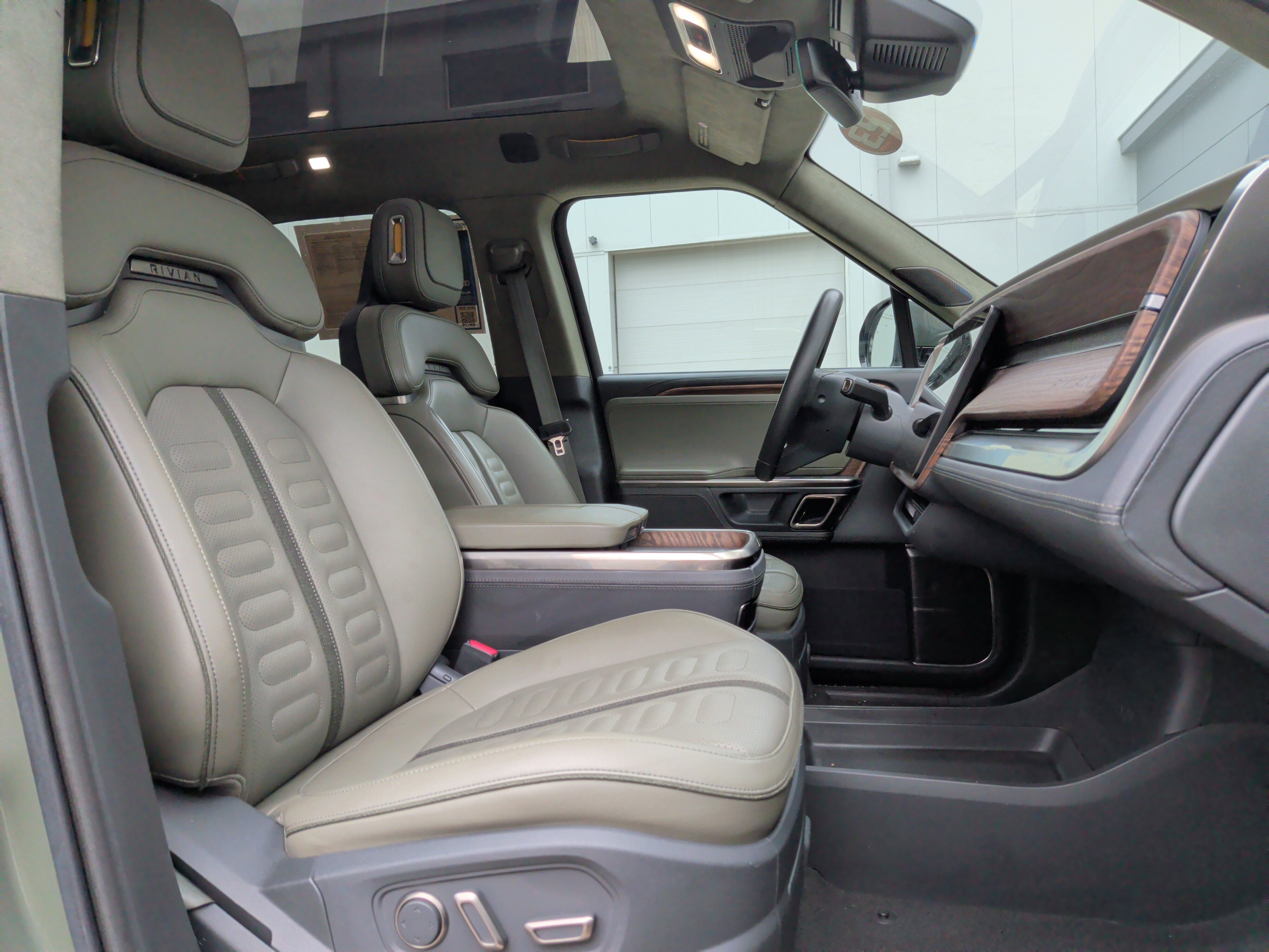 Used 2023 Rivian R1T Launch Edition image 35