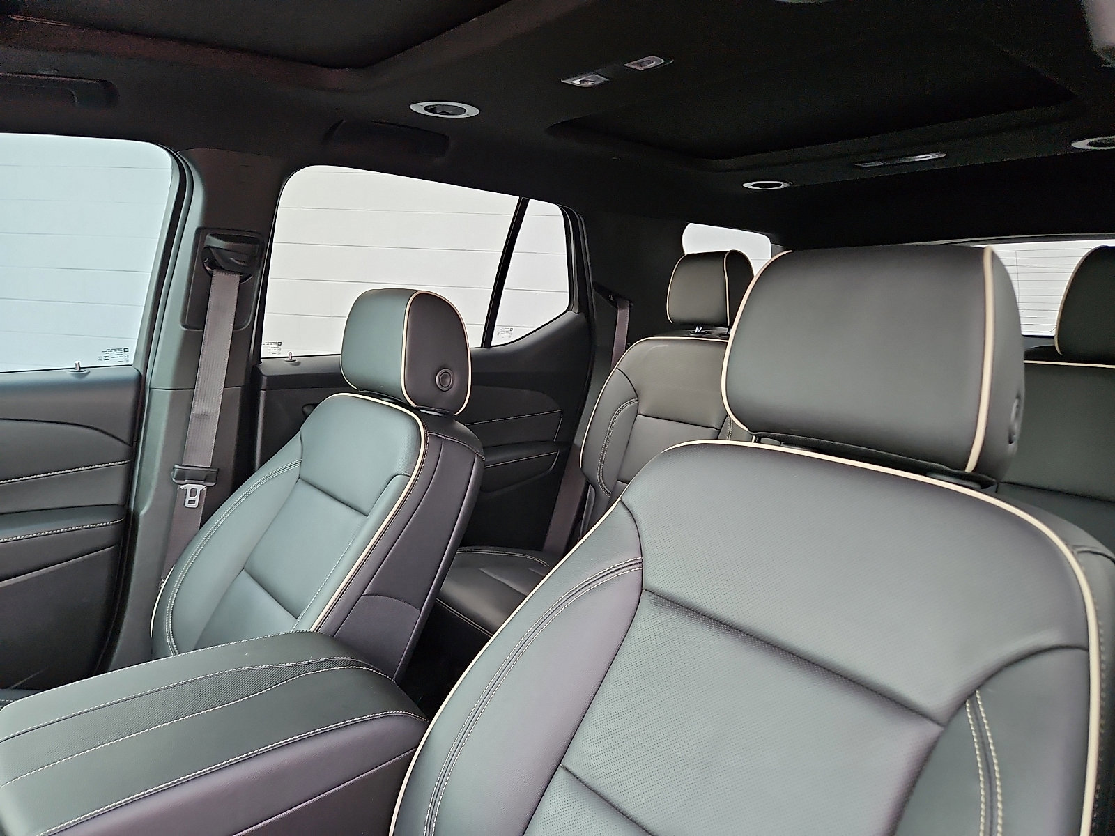 Used 2023 Chevrolet Traverse Premier image 9