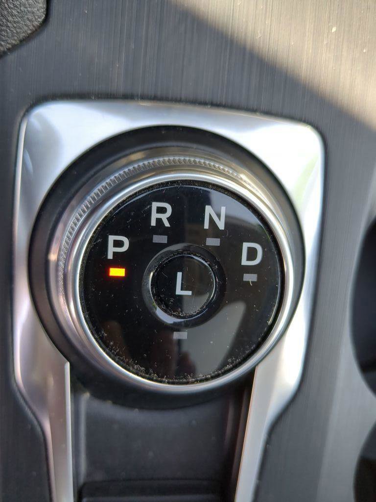 Used 2022 Ford Escape SE w/ SE Sport Appearance Package image 19