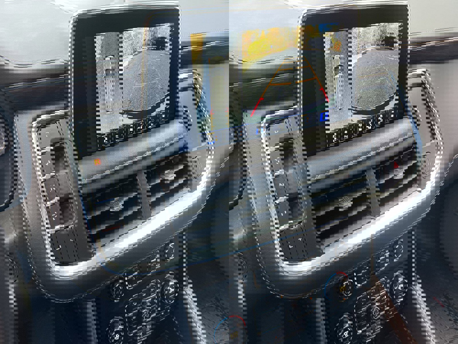 Used 2023 Chevrolet Suburban Z71 w/ Luxury Package image 22