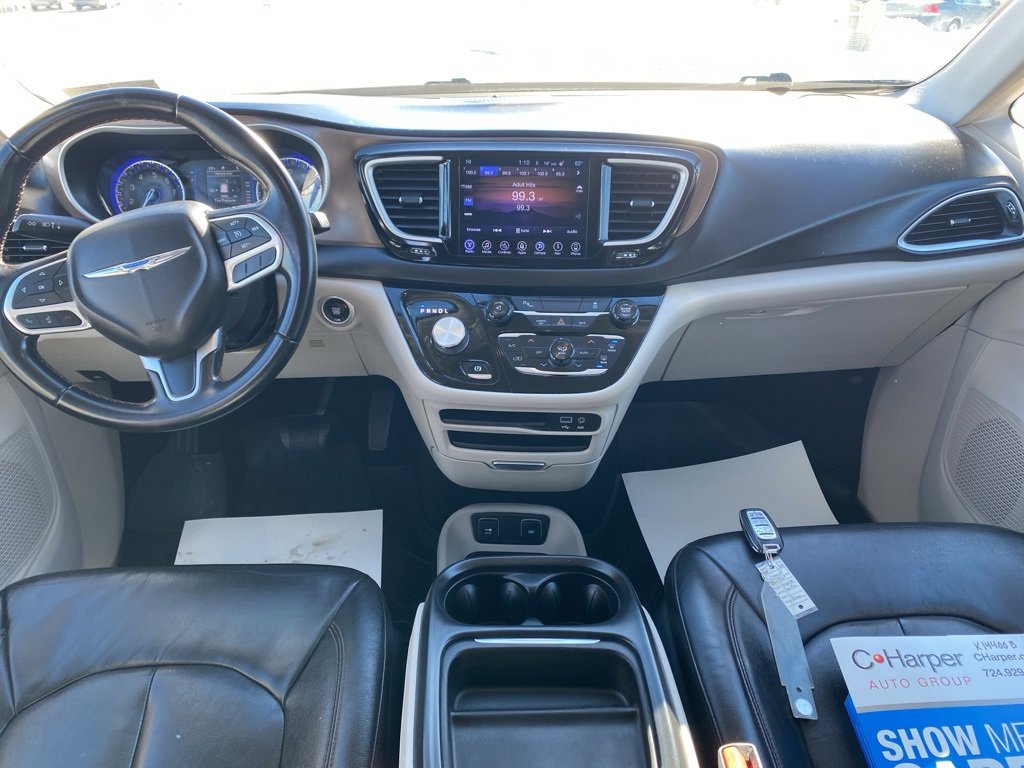 Used 2017 Chrysler Pacifica Touring-L image 22
