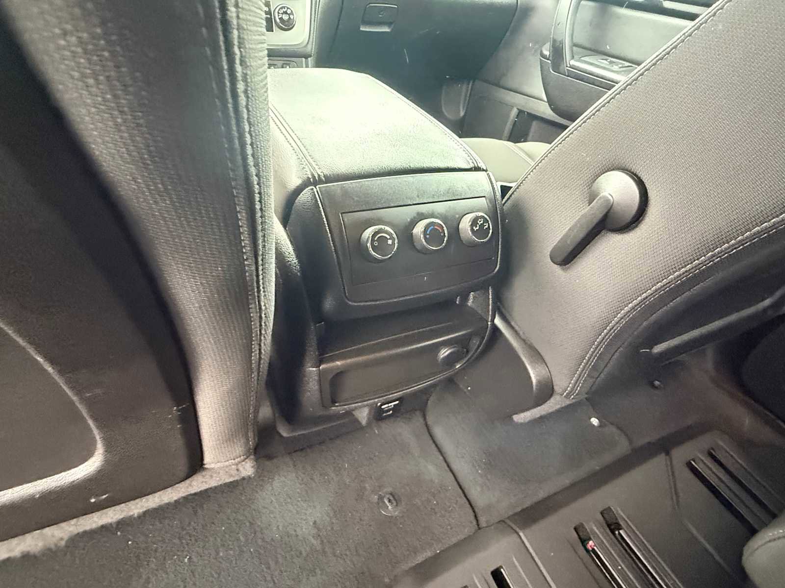 Used 2015 GMC Acadia SLE image 19