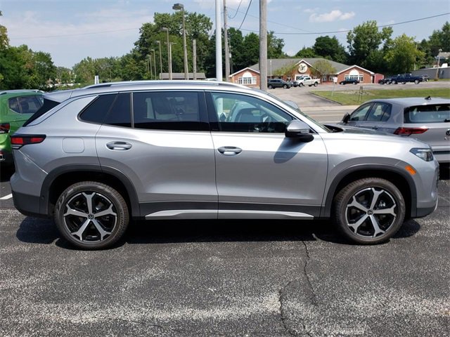 New 2025 Volkswagen Tiguan SE image 2