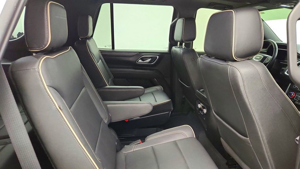 Used 2023 GMC Yukon SLT w/ SLT Premium Package image 25
