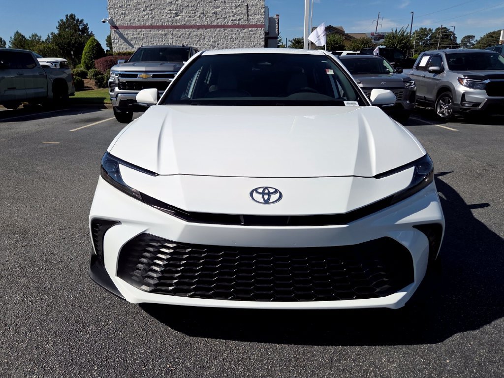 Used 2025 Toyota Camry SE FWD image 2