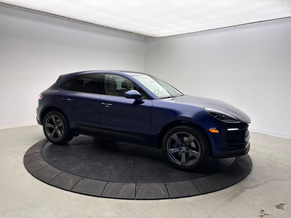 Certified 2026 Porsche Macan AWD/4WD image 9