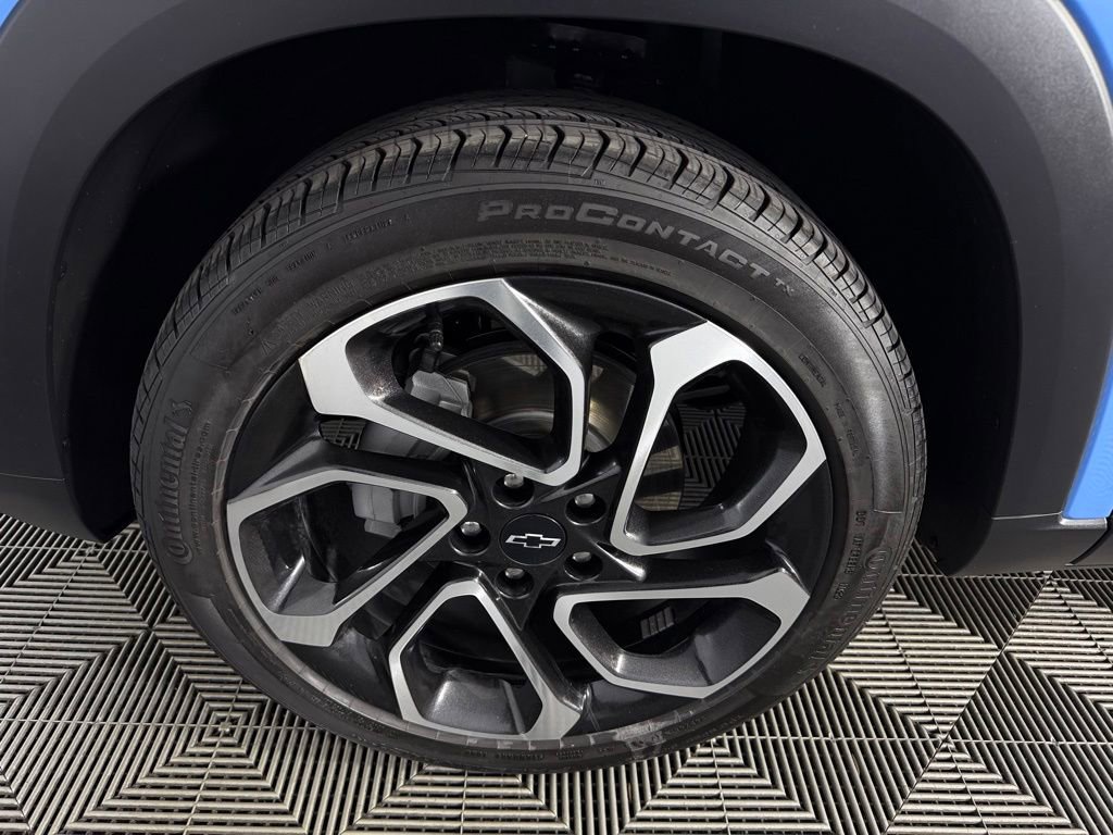 Used 2024 Chevrolet Trax RS w/ Sunroof Package FWD image 12