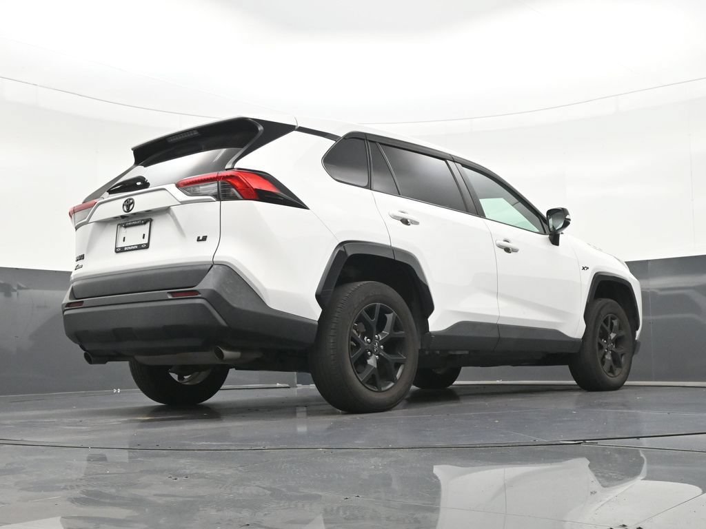 Used 2022 Toyota RAV4 LE FWD image 27