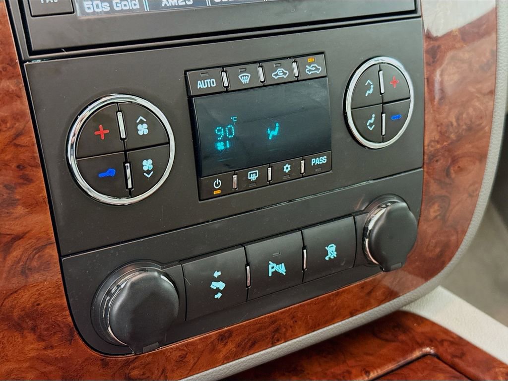 Used 2011 Chevrolet Avalanche LTZ image 19