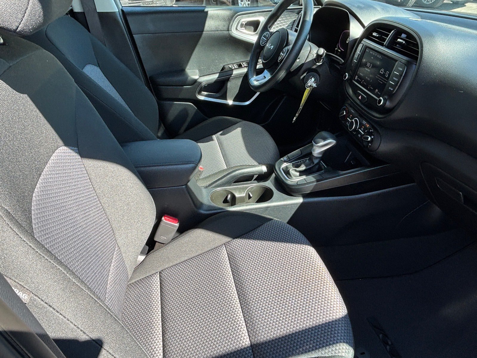Used 2025 Kia Soul LX w/ LX Technology Package FWD image 30