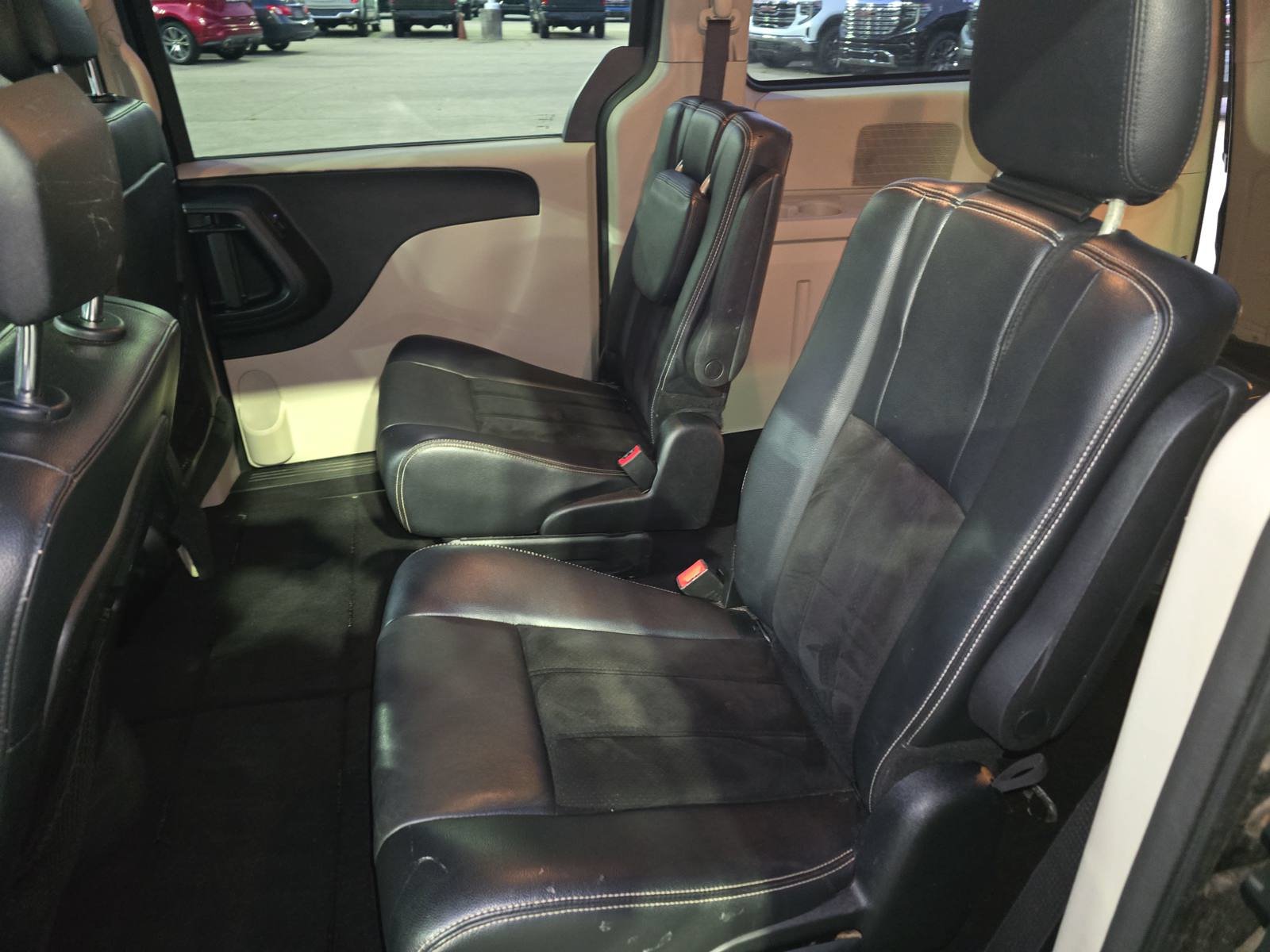 Used 2017 Dodge Grand Caravan SXT FWD image 14