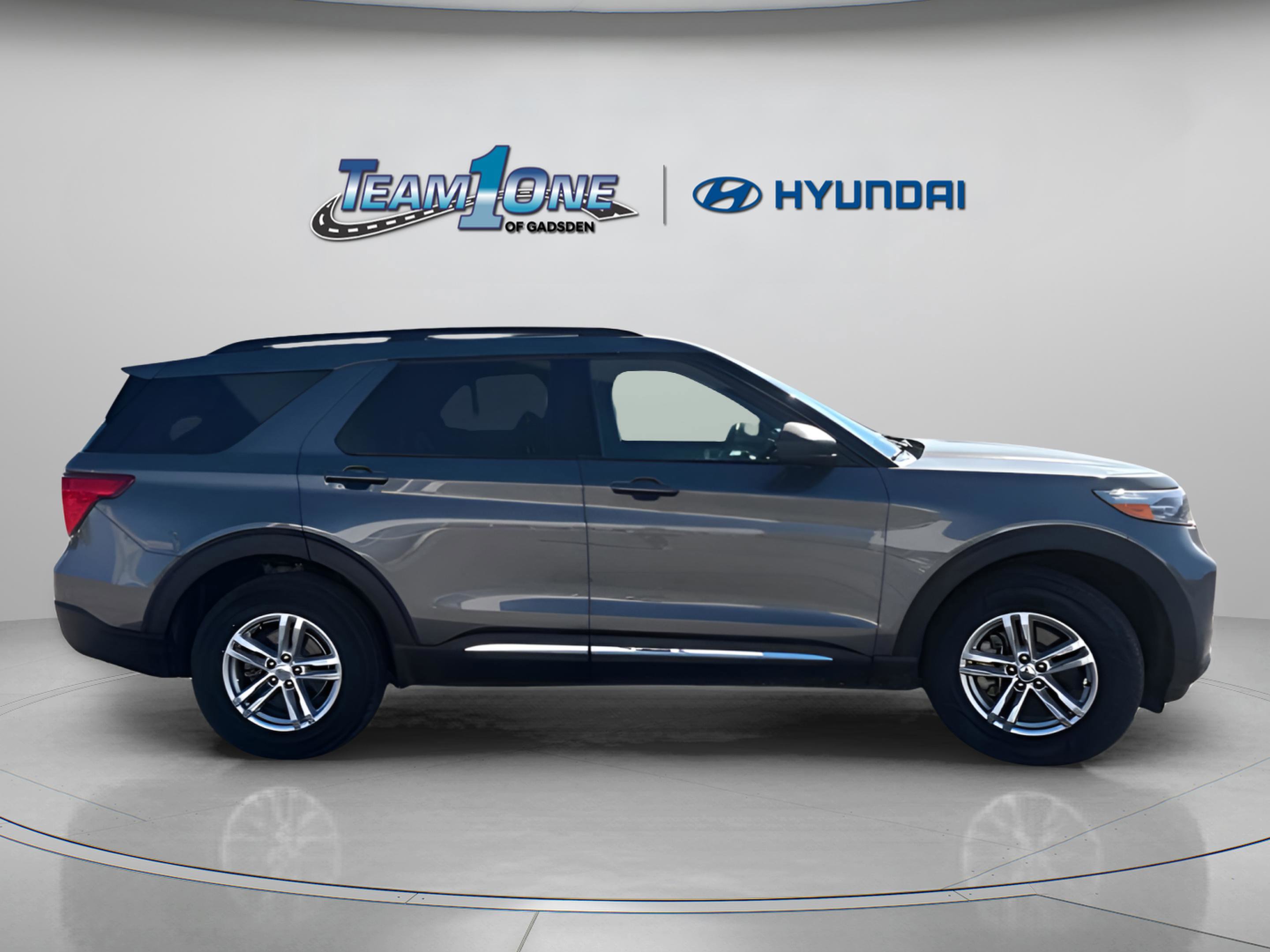 Used 2023 Ford Explorer XLT AWD/4WD image 9
