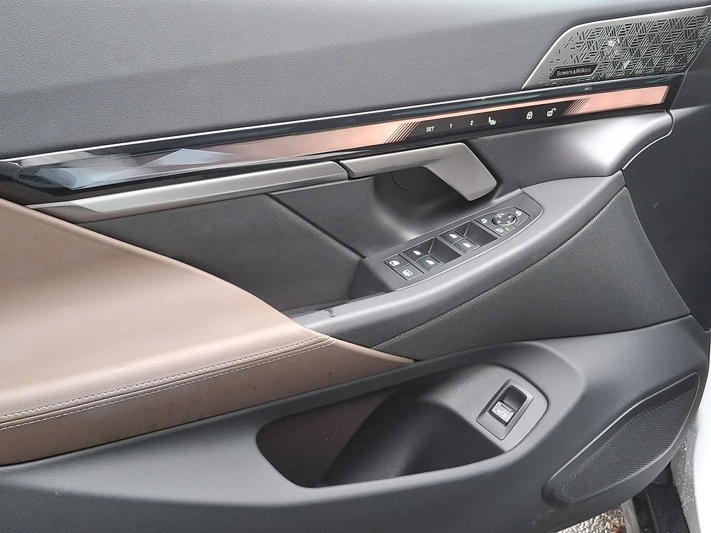 Used 2025 BMW i5 xDrive40 w/ Executive Package image 8