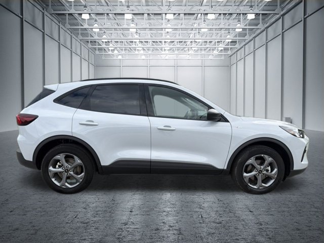 Used 2026 Ford Escape ST-Line AWD/4WD image 2
