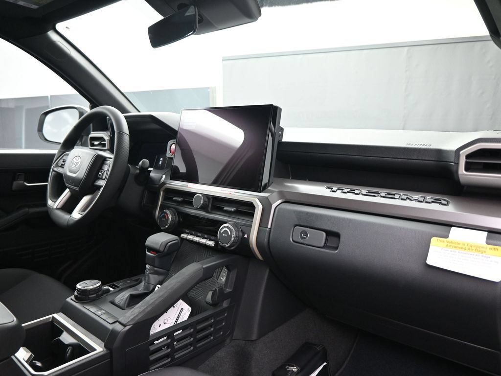 Used 2025 Toyota Tacoma TRD Off-Road AWD/4WD image 24