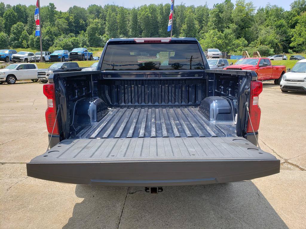 Used 2022 Chevrolet Silverado 1500 LT AWD/4WD image 9