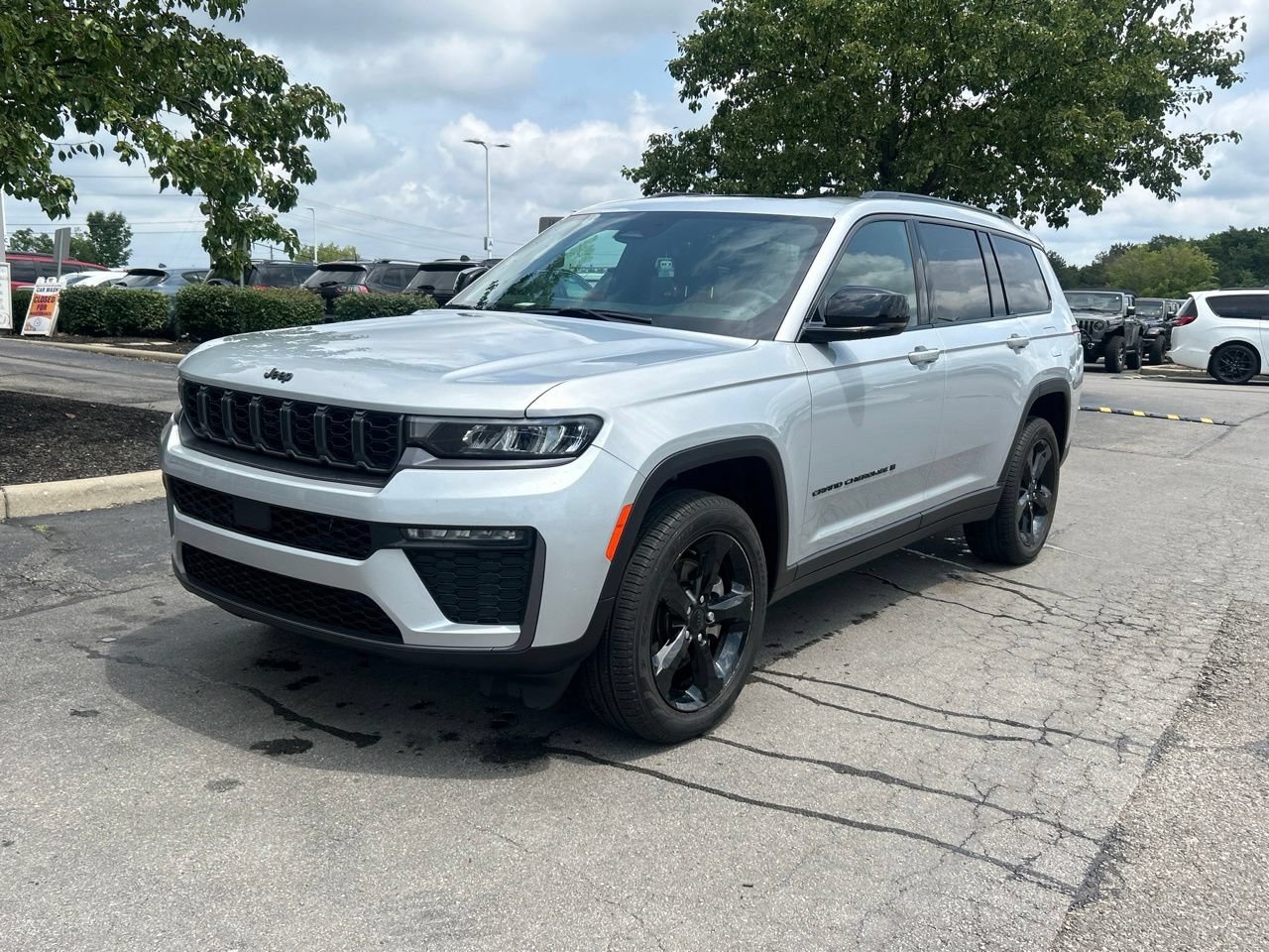 Used 2026 Jeep Grand Cherokee L Limited w/ Limited Altitude Package AWD/4WD image 8
