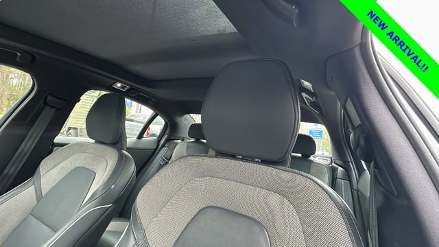 Used 2022 Volvo S60 B5 R-Design image 31