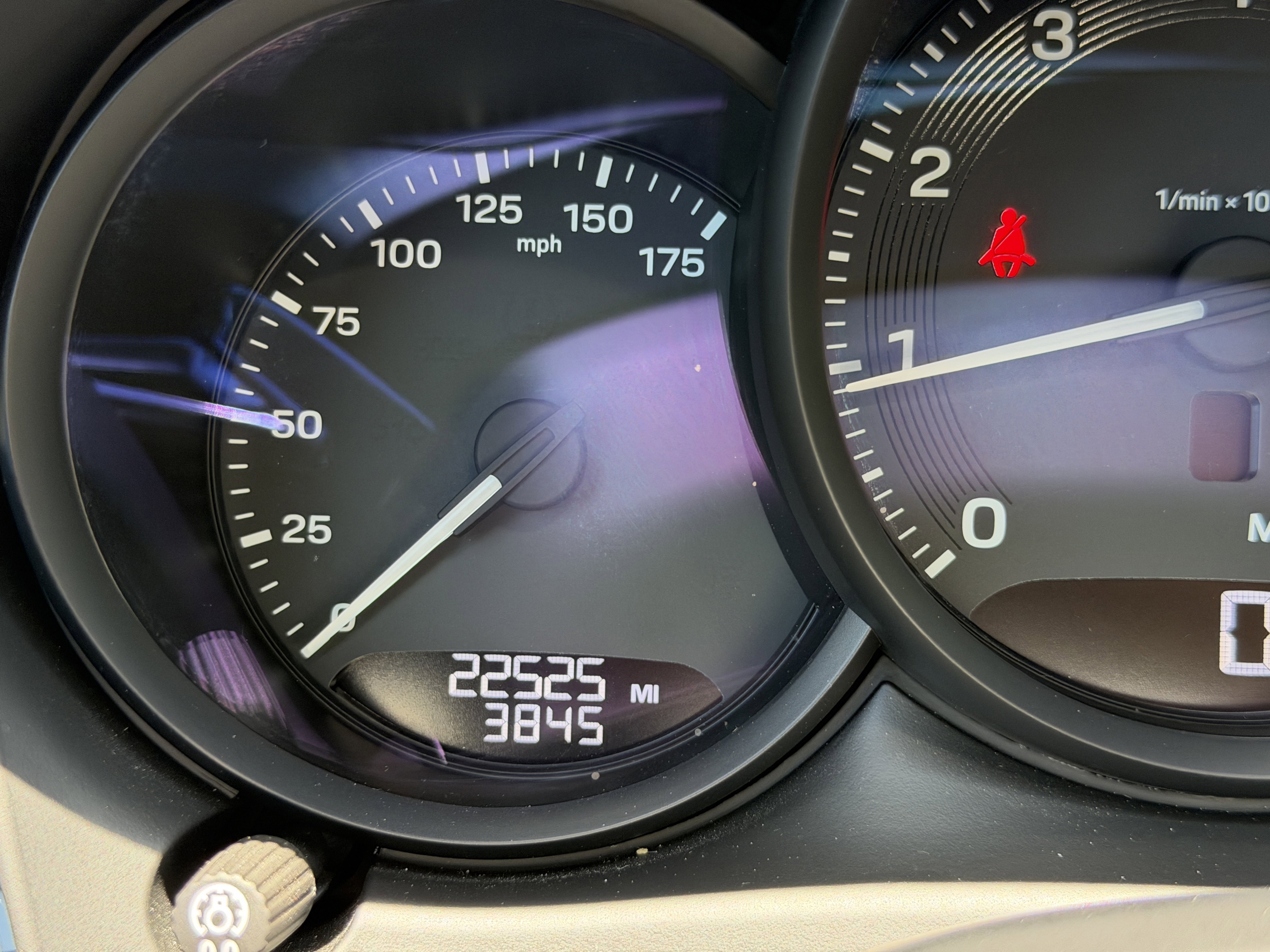 Certified 2024 Porsche Macan AWD/4WD image 37