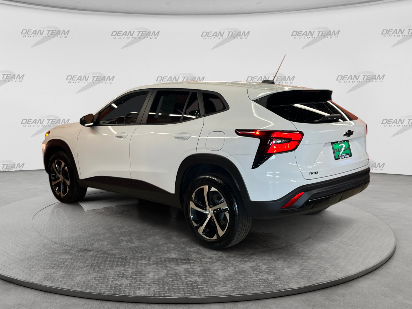 Used 2025 Chevrolet Trax RS FWD image 5