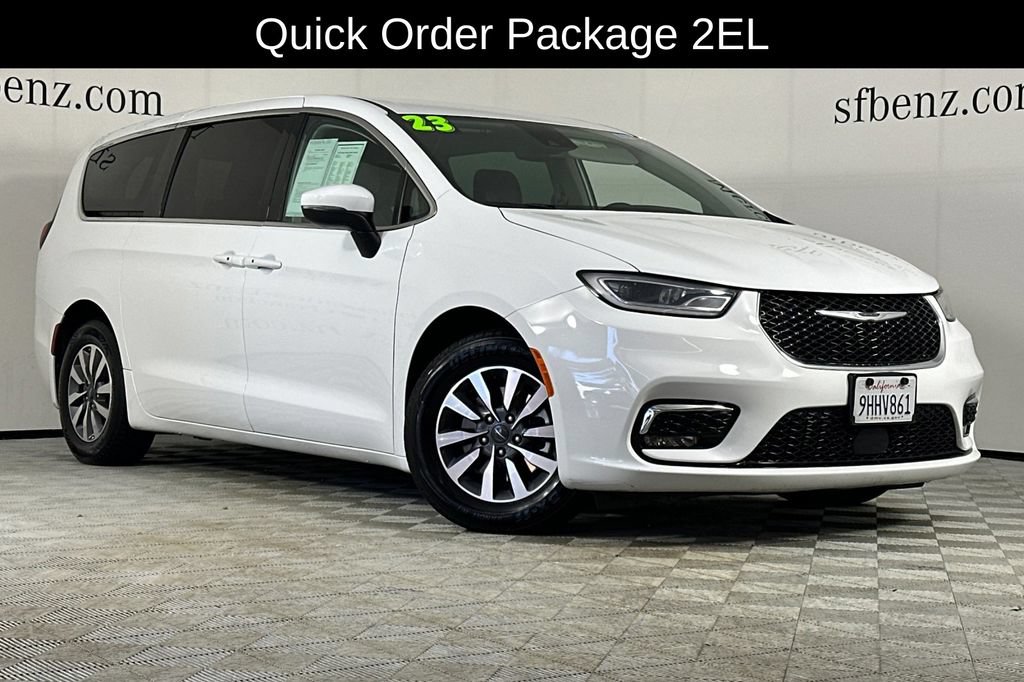 Used 2023 Chrysler Pacifica Touring-L FWD image 2