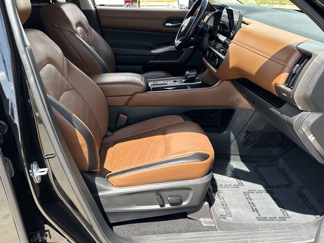 Used 2022 Nissan Pathfinder Platinum w/ Cargo Package FWD image 15