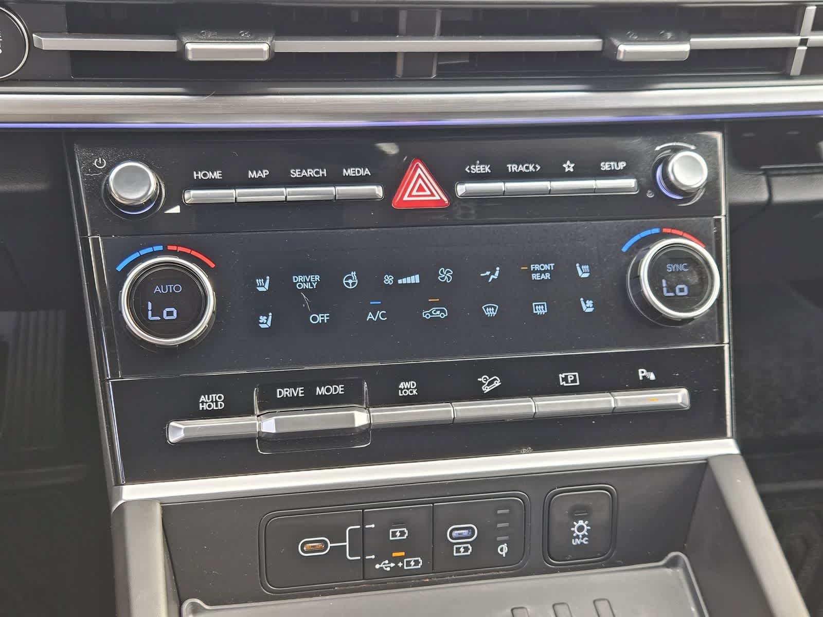 Used 2025 Hyundai Santa Fe Limited AWD/4WD image 18