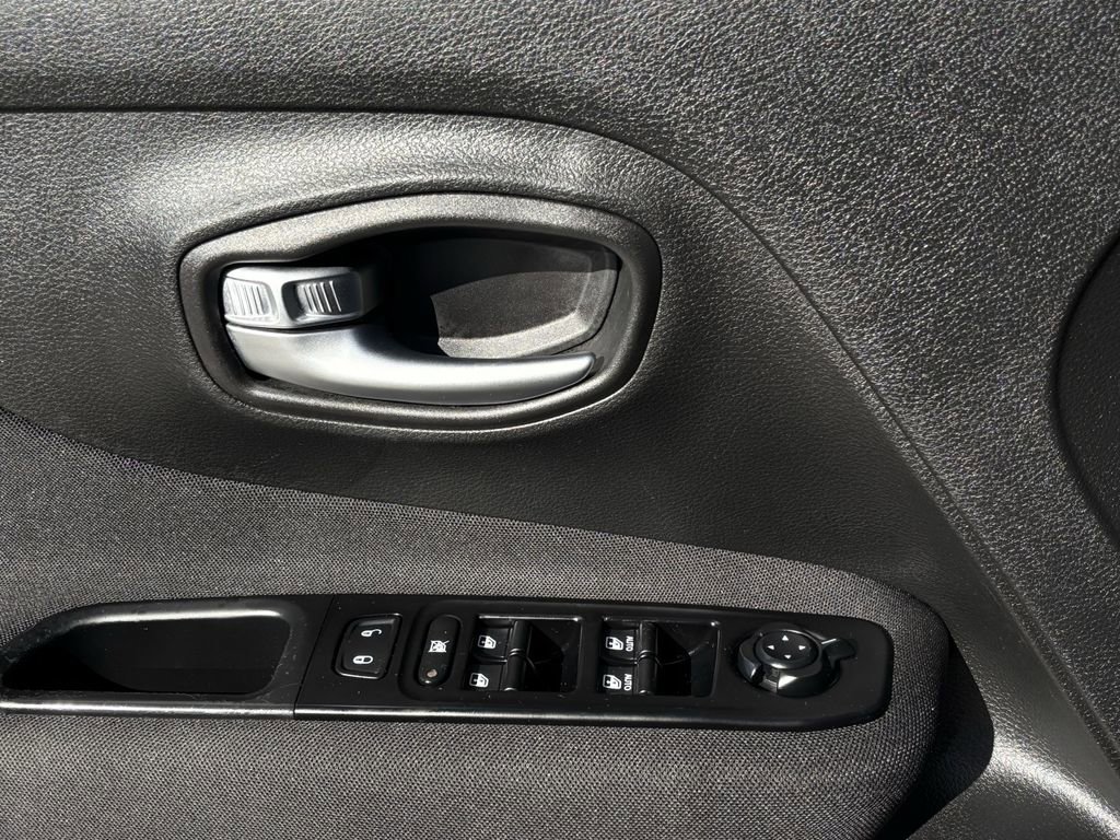 Used 2021 Jeep Renegade Sport image 18