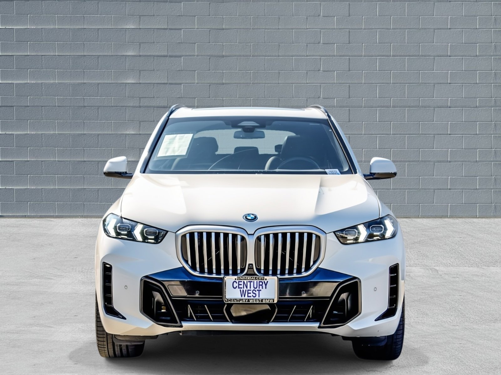 Used 2025 BMW X5 xDrive50e w/ M Sport Package AWD/4WD image 2