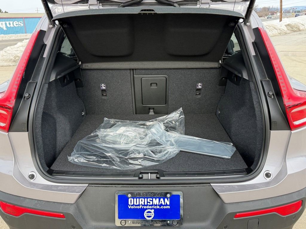 New 2026 Volvo XC40 B5 Core w/ Climate Package AWD/4WD image 14