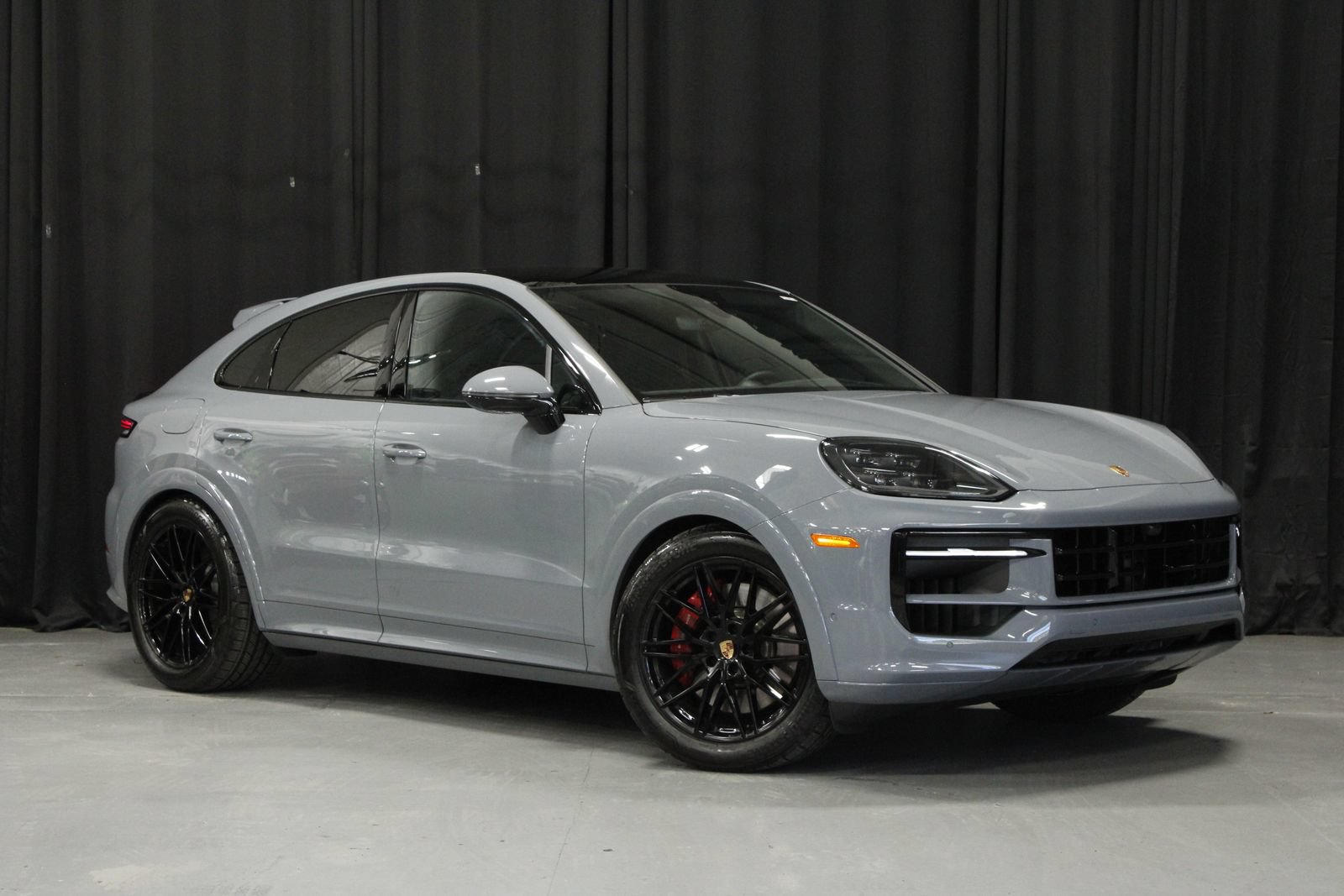 Used 2025 Porsche Cayenne GTS AWD/4WD image 7